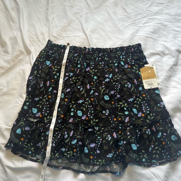 Black and Blue Ruffled Mini Skater Skirt - Picture 5 of 5
